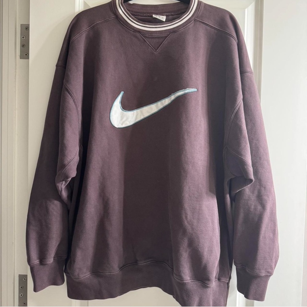 Nike Brown Crewneck Sweater with Classic Design
